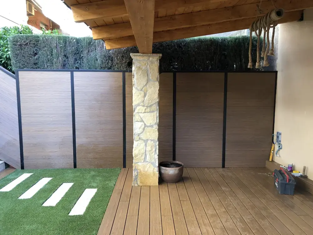 Instalación de tarima flotante exterior en Barcelona