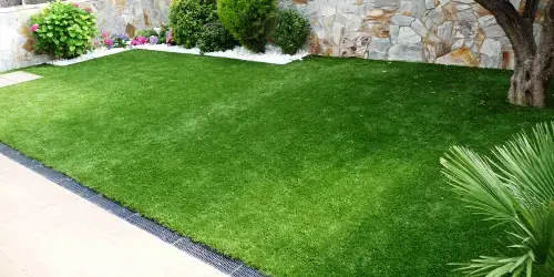 Superficie de césped artificial para exterior residencial en Sabadell