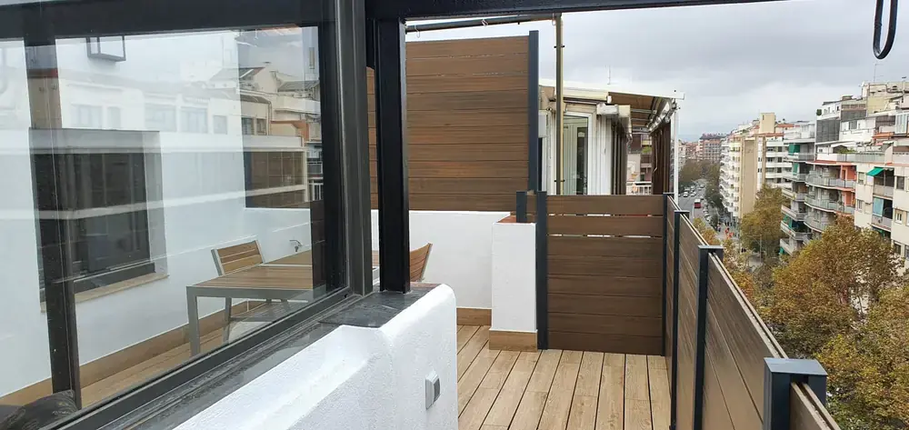 Fase de reforma integral de terraza con ejecución de acabados