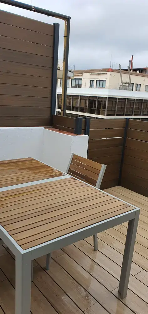 Resultado de construcción integral de terraza en entorno urbano