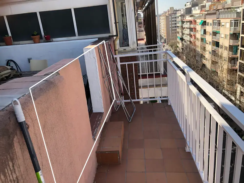 Antes y después de reforma de terraza en Barcelona