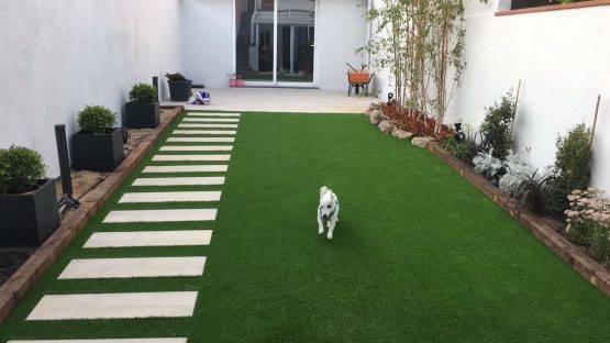 LAS VENTAJAS DEL CÉSPED ARTIFICIAL | Empresa de jardinería Área Verda