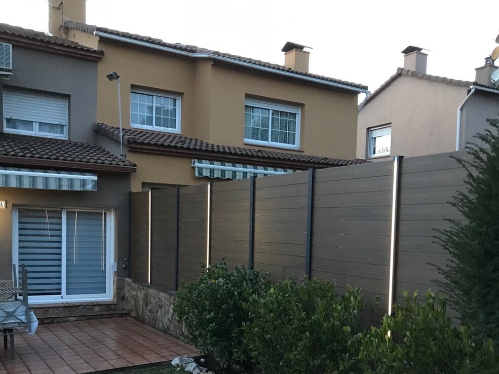 valla imitación madera barcelona